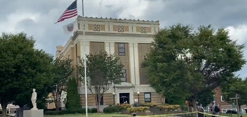 재판을 받던 피고인이 유죄판결을 내린 판사를 공격하려다 총에 숨지는 일이 발생했다. [트위터 캡처]